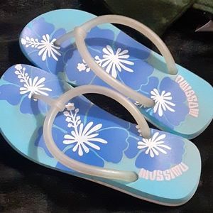 Small flip flops